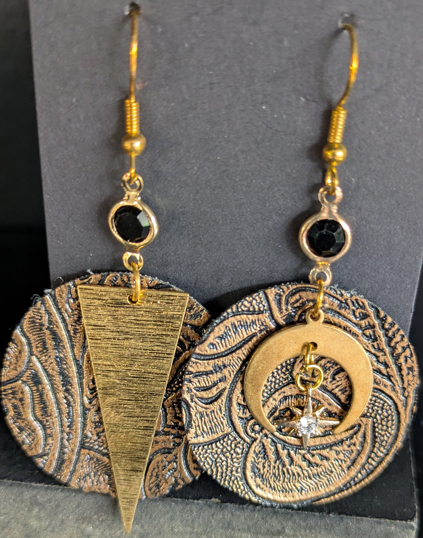 Boucles d'oreilles noires et dorées